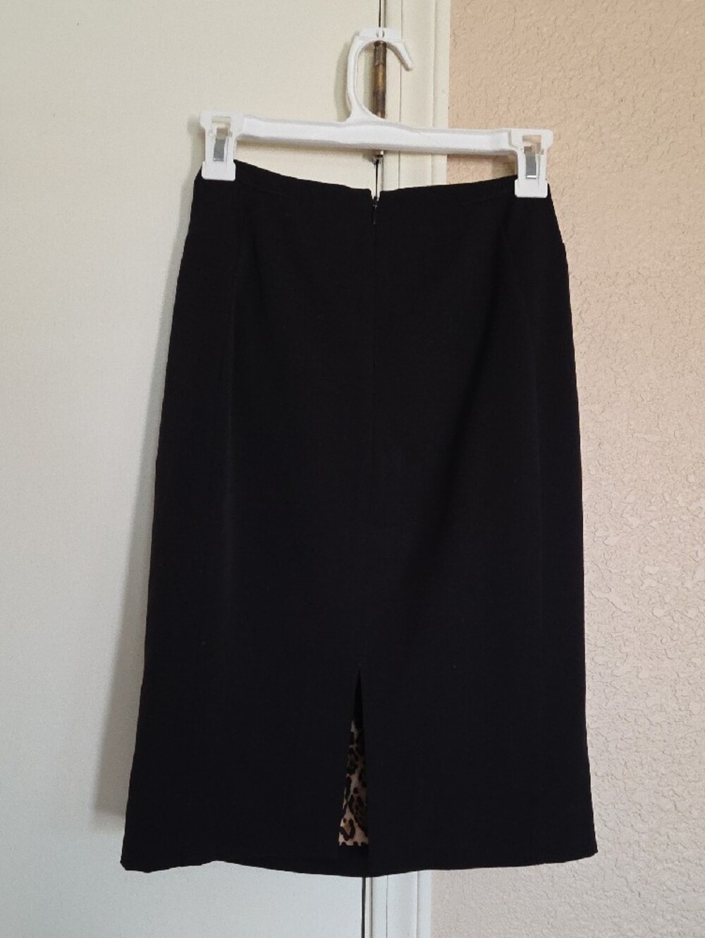 White House Black Market Black Pencil Skirt with Leopard Lining - Picture 7 of 7